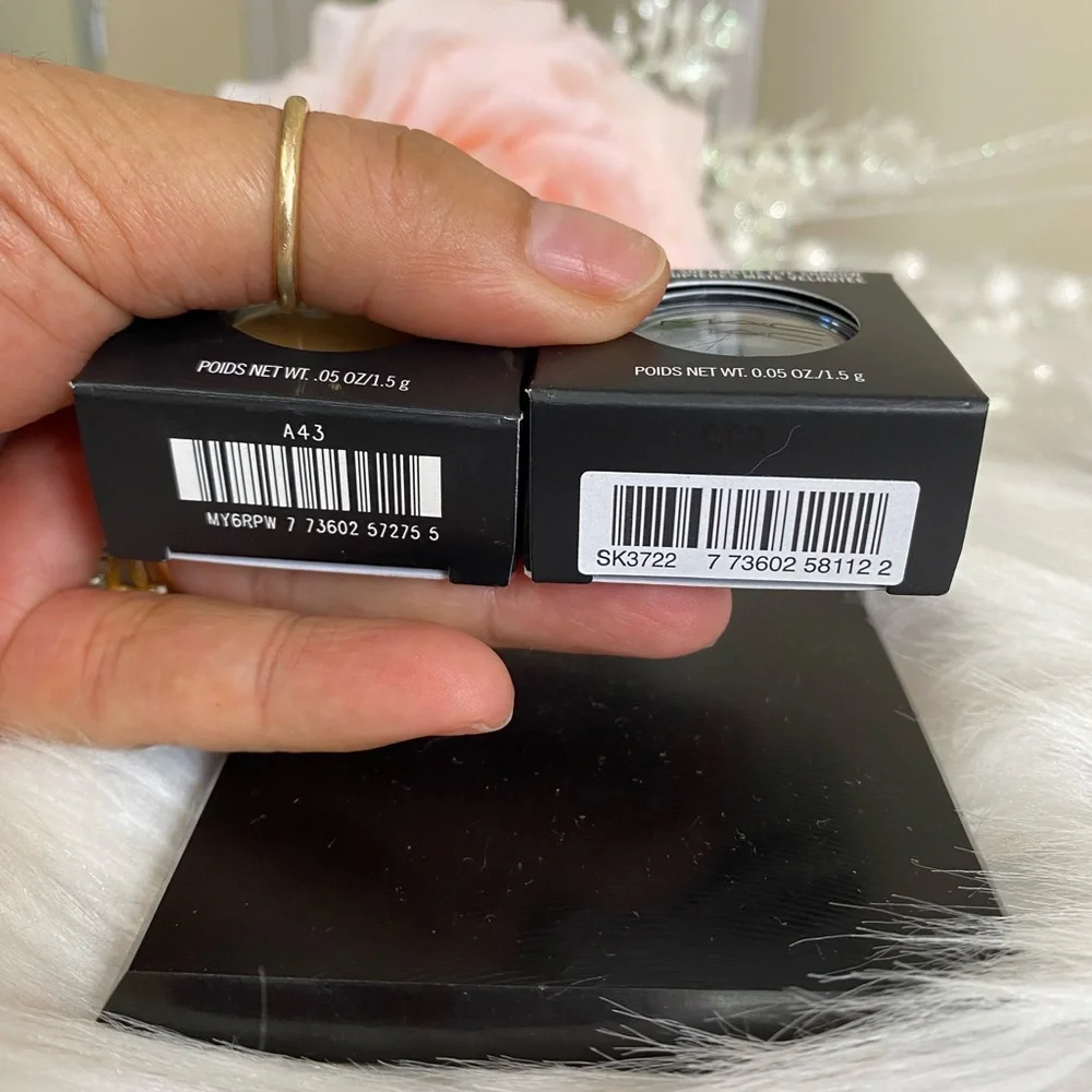 MAC 2 EYESHADOW BUNDLES COLORS NATURAL WILDERNESS SATIN AND GOOD JEANS
